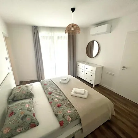 Mt מלון דירות 3*